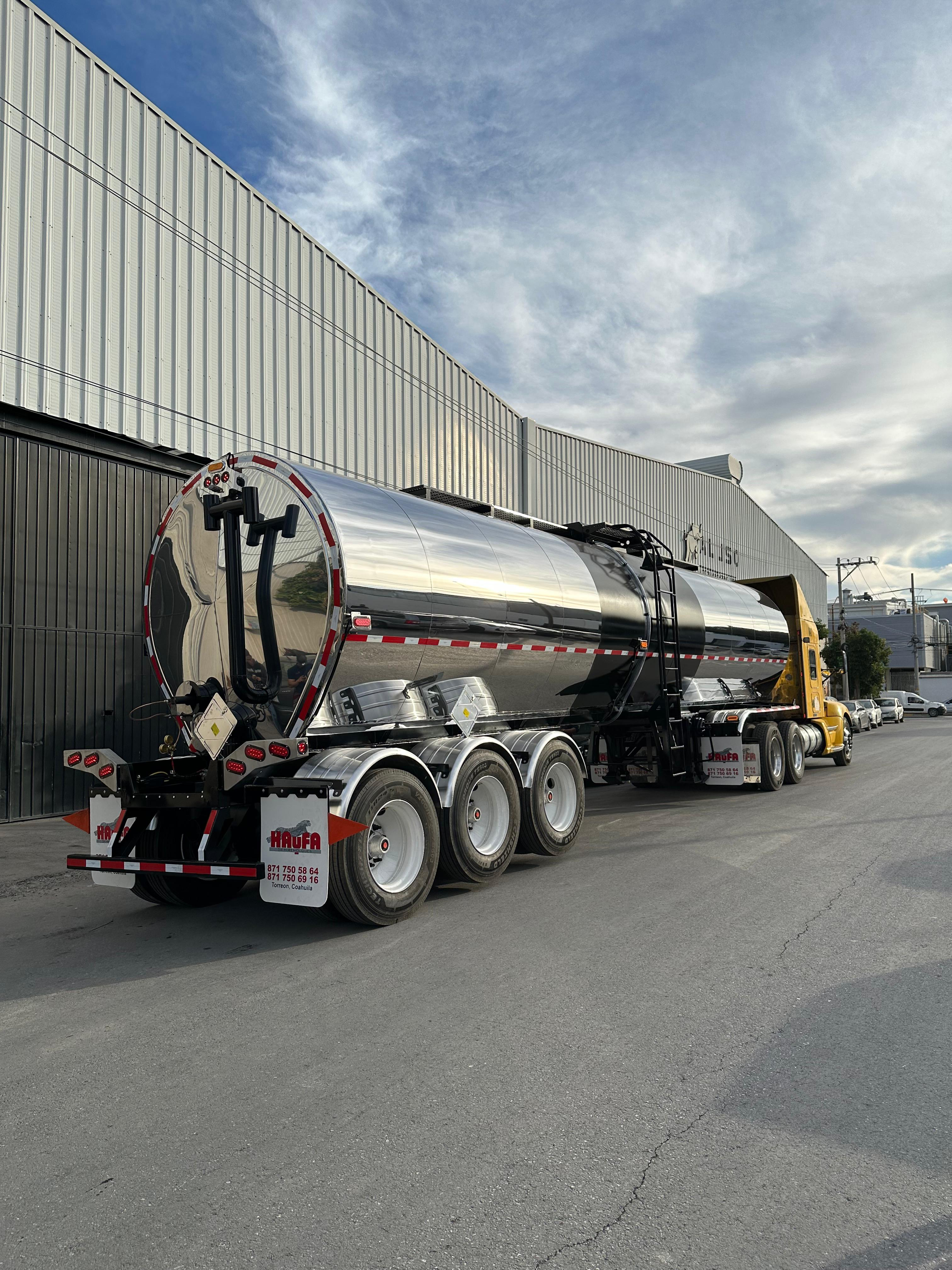 Tanque de asfalto - Vista lateral detallada